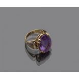 RING in gold 18 kts. with central amethyst and side decoration with spiral scrolls. Total weight gr.