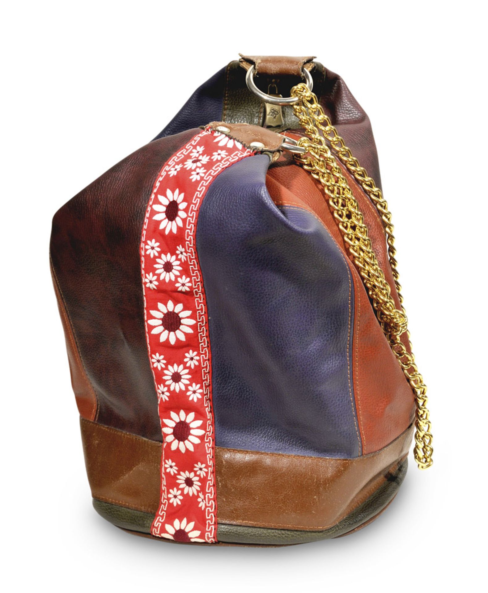 BUCKET PURSE, 1970S in leather of different colors with center braid and gilded chain shoulder