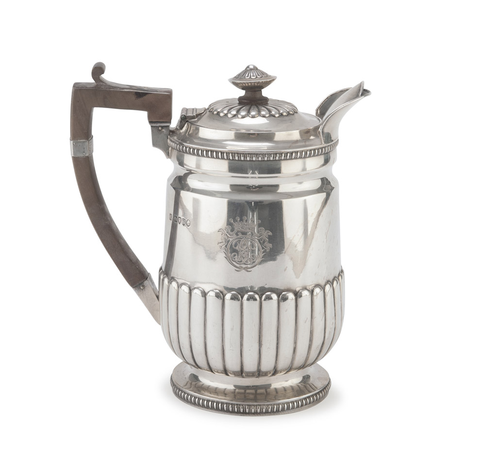 MILK JUG IN SILVER, PUNCH LONDON 1883 smooth body and fluted basin. Wooden handle. Silversmiths H.