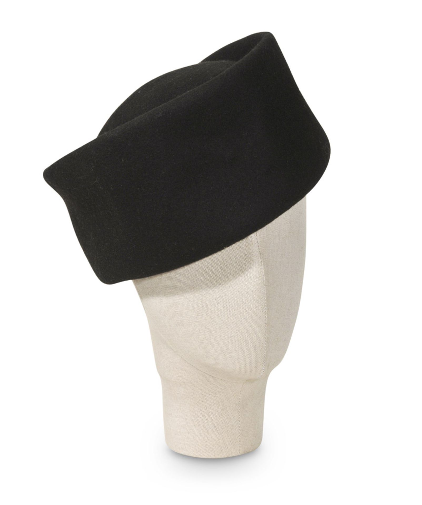 Hat, 1960s in black rigid cloth. CAPPELLO, ANNI '60 in panno rigido nero.