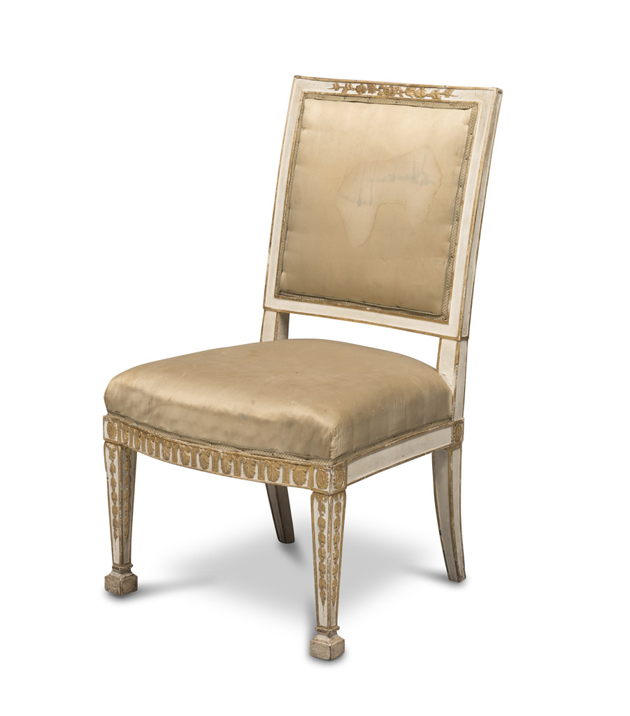 CHAIR IN LACQUERED WOOD, NAPLES FINE 18TH CENTURY white and gold ground, with floral decorums. Front