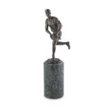 ENGLISH SCULPTOR, EARLY 20TH CENTURY RUGBY PLAYER Bronze with burnished patina, cm. 18 x 9 x 9