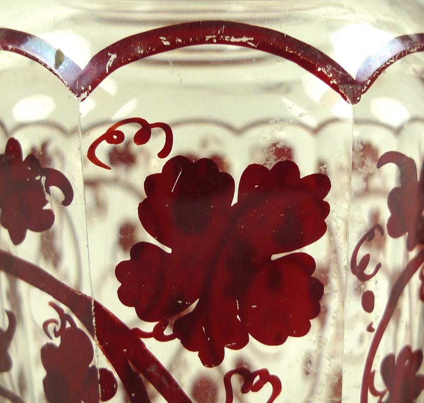 A pair of Continental glass faceted pickle jars and covers, late 19th century, - Image 3 of 4