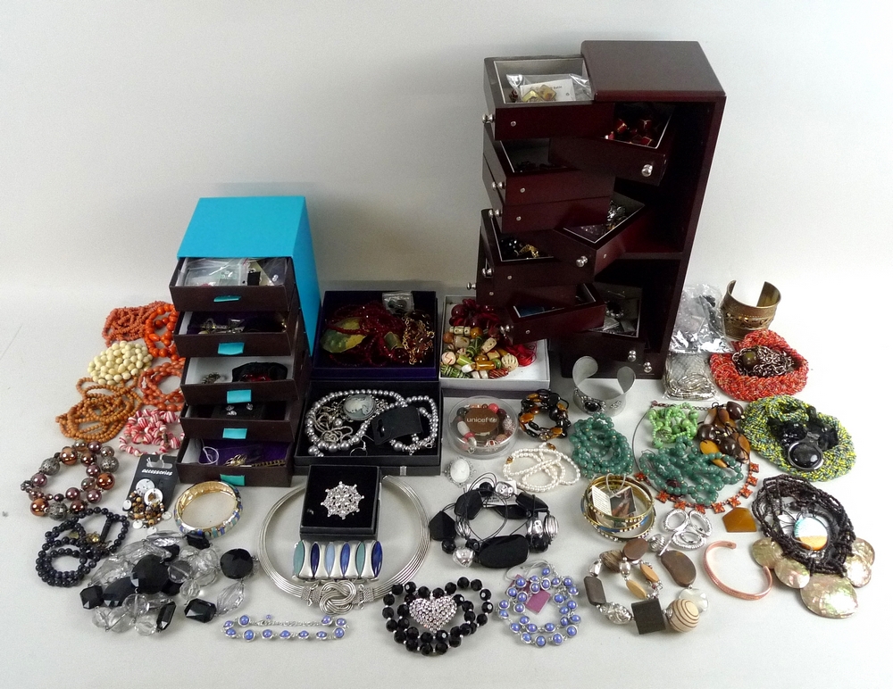 A large quantity of vintage and later costume jewellery, including a locket, a jade cross, - Image 2 of 5