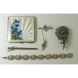 A group of jewellery, comprising a sterling silver fox and whip brooch, 4g,