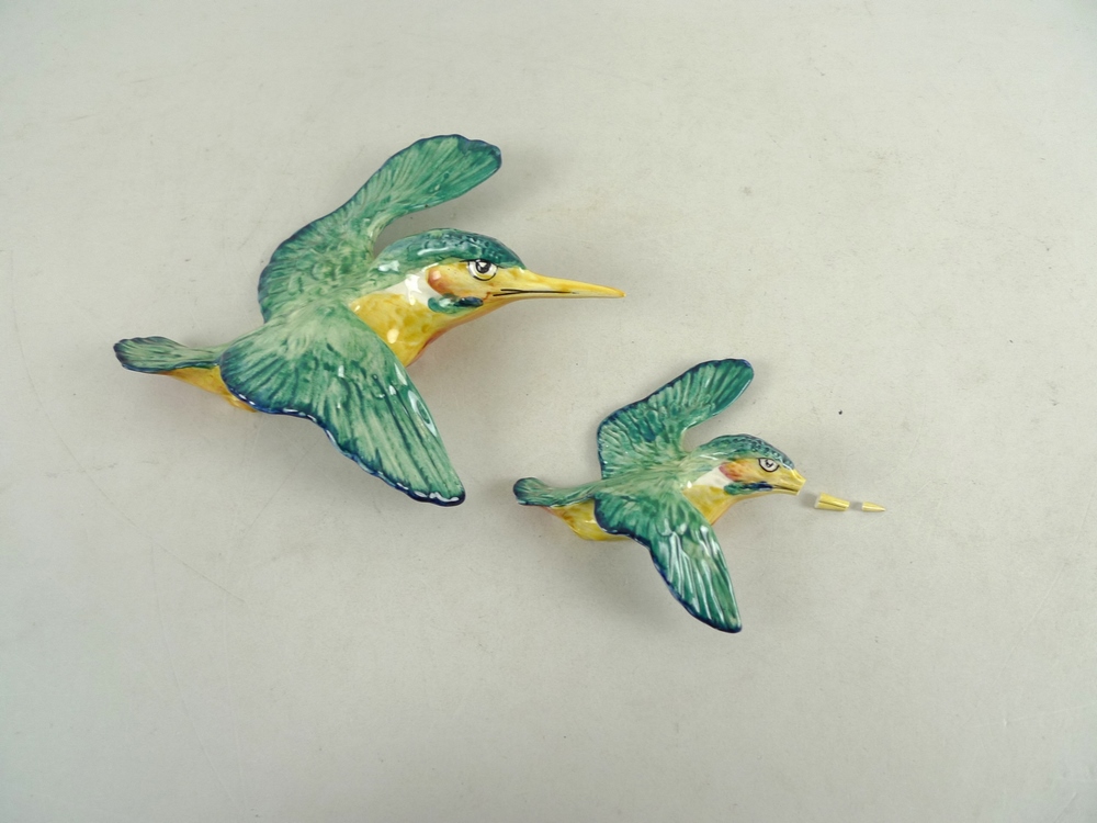 A Beswick wall plaque, modelled as a kingfisher, impressed number 729-1, flying right, green/yellow,
