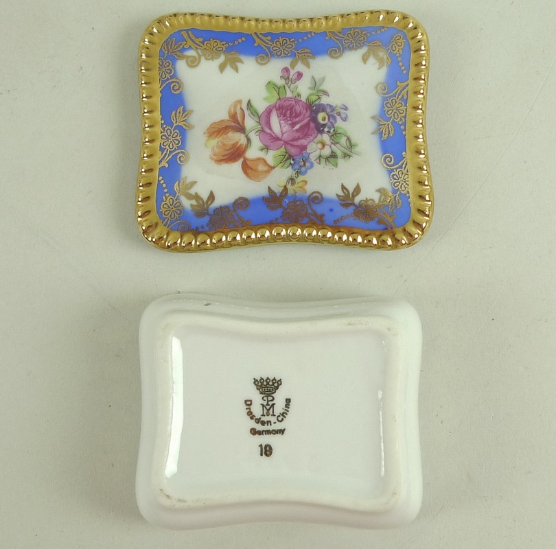 A collection of ceramics, comprising a Paragon cabinet teacup and saucer, 13. - Image 3 of 10