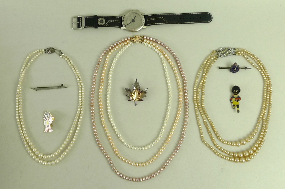 A group of jewellery and costume jewellery,