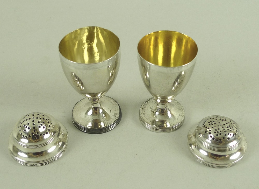 A pair of George III silver salt and pepper shakers of neo-classical form, London 1800, John Emes, - Image 7 of 9