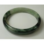 A modern spinach and white mottled jade bangle, 7.2cm diameter, 40g.