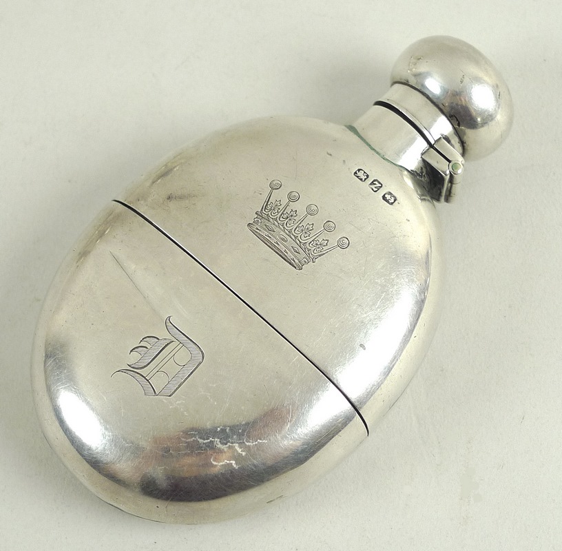 A pair of George III silver salt and pepper shakers of neo-classical form, London 1800, John Emes, - Image 3 of 9