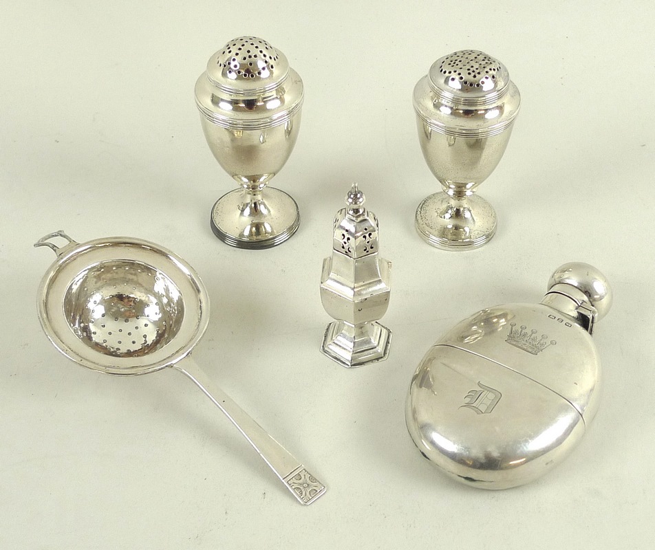 A pair of George III silver salt and pepper shakers of neo-classical form, London 1800, John Emes,