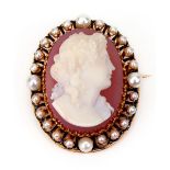 A gold, hardstone cameo and cultured pearl pendant/brooch,