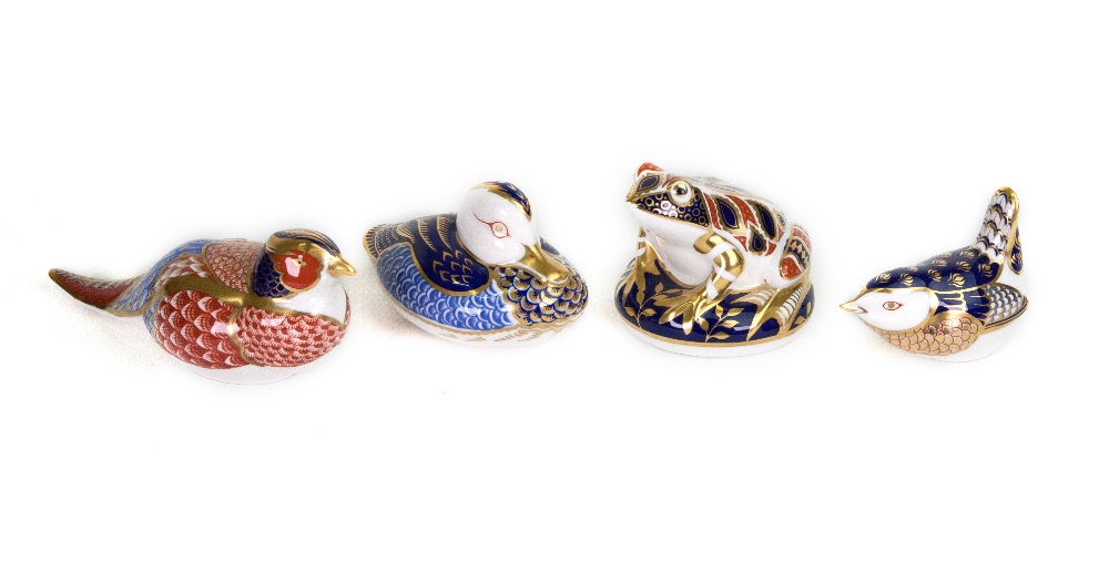 Four Royal Crown Derby paperweights frog, duck and two birds (4).