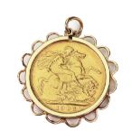 A Victorian gold sovereign, 1900, in pendant mount, 9.6g.