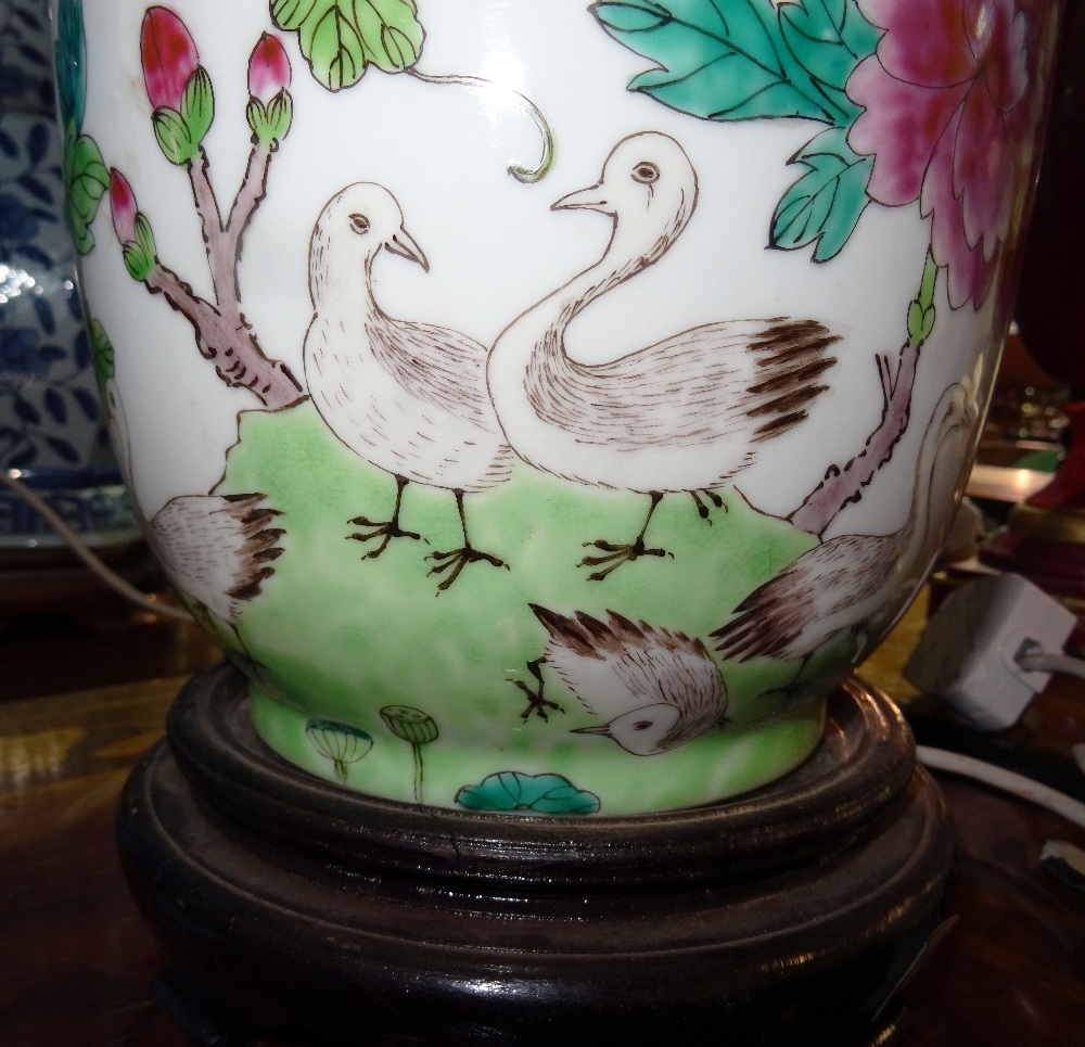 A pair of 20th century Asian style porcelain table lamps decorated with birds and flowers (56cm) - Image 6 of 6