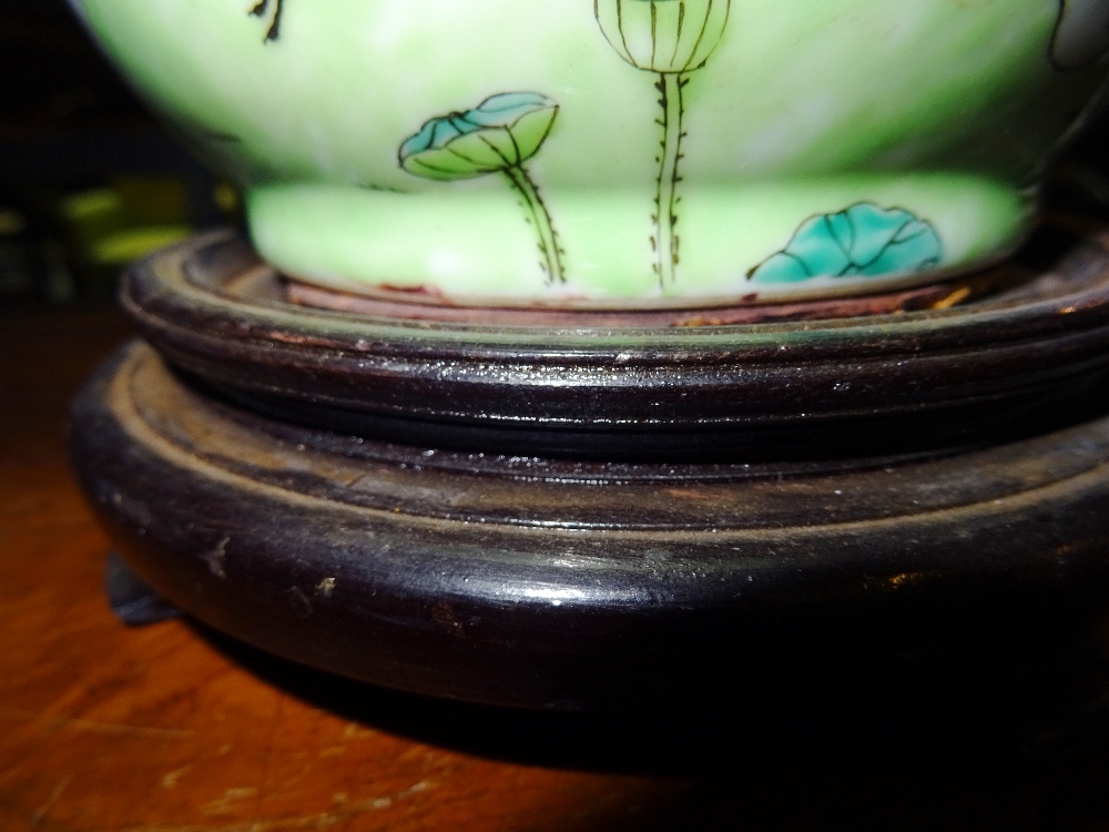 A pair of 20th century Asian style porcelain table lamps decorated with birds and flowers (56cm) - Image 3 of 6