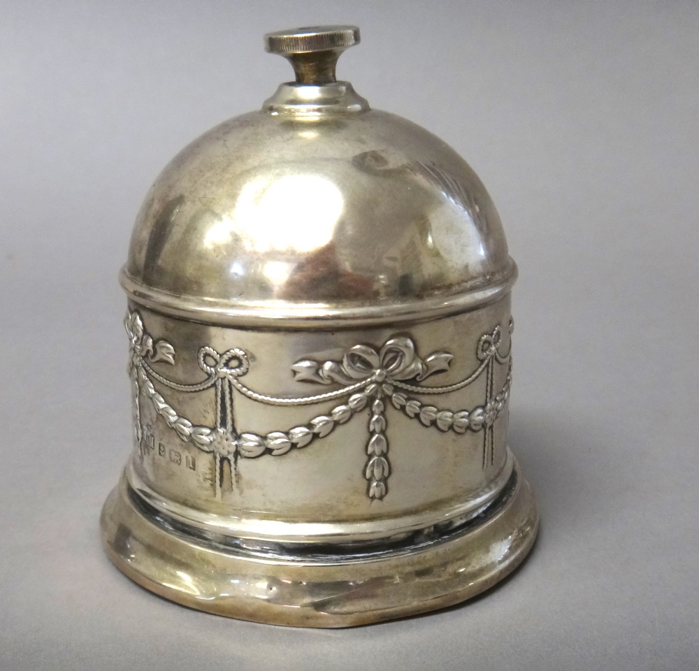 Silver and silver mounted wares, comprising; a string container, - Image 2 of 3