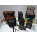 Collectables; a quantity of 20th century cameras and binoculars, (qty).