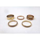 Four 9ct gold plain wedding rings and another gold wedding ring, detailed 9 CT,