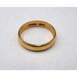 An 18ct gold plain wedding ring, ring size N, weight 3 gms.