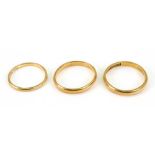 Three 22ct gold wedding bands, 6.60g gross.