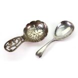 A silver caddy spoon, Robert Pringle, Lo