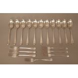 A group of silver rat tail pattern table flatware, comprising; six tablespoons, Birmingham 1905,