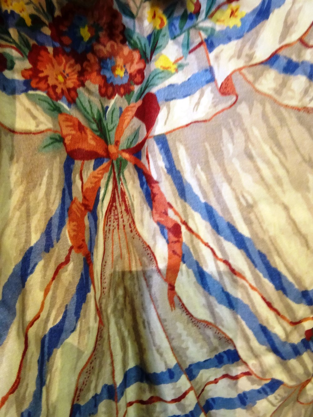 Curtains, a pair of lined and interlined cream ground and red and blue repeating bouquet pattern, - Image 2 of 2