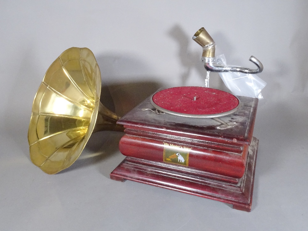 A 78 gramophone with brass horn.