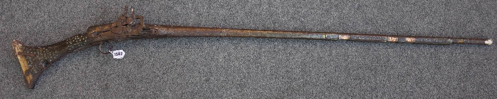 An early 19th century Jezail flintlock rifle, with metal overlay and horn butt to stock (a.f.