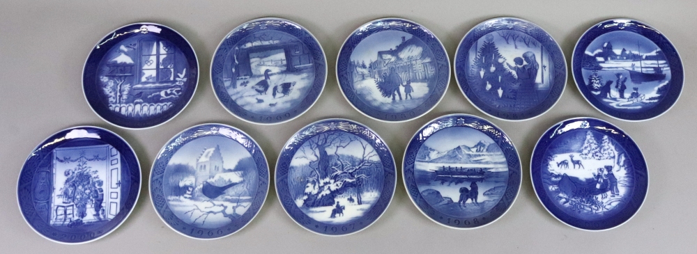 A large collection of Royal Copenhagen Christmas plates, 1966 - 2005, with extras, - Image 4 of 5