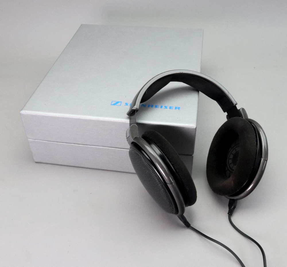 Sennheiser HD 650 headphones, in original box.