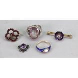 A quantity of jewellery, comprising; a gold, amethyst and diamond bar brooch,