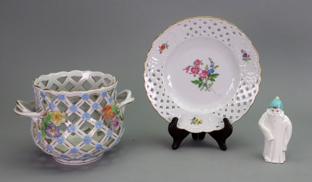 A Dresden two handled jardiniere, the trellis pierced sides applied with flowers, 19cm across,