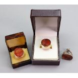 A 22ct carnelian intaglio seal ring, ring size O, 15.