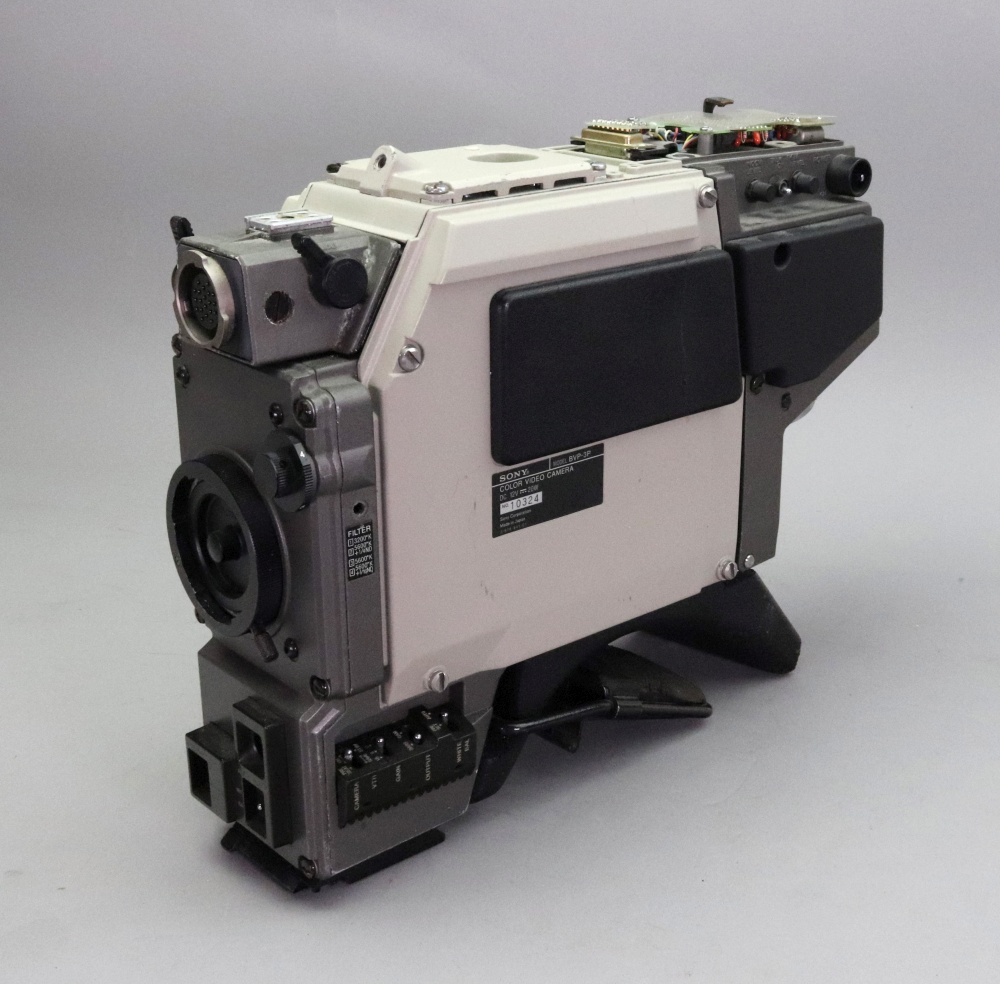 Sony video camera BVP-3P, no. 10324 fitted with Sony Camera adaptor, model: CA-30P, no. 10345. - Bild 2 aus 3