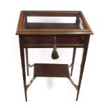 An Edwardian mahogany satinwood crossbanded boxwood and ebony strung display table,