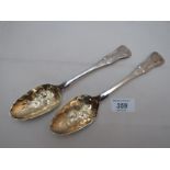 A pair of Victorian silver King's pattern berry spoons with gilded bowls, Glasgow 1857, 4.