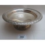 A silver pedestal dish with pierced edge decoration Birmingham 1920 (approx 14.