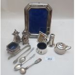 A three piece silver condiment set, Birmingham 1923,