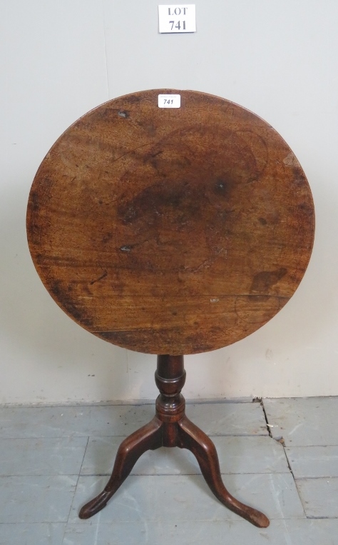 A fine Georgian oak tilt top tripod wine table with turned column over pad feet est: £50-£80