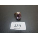 A 925 stamped oval amethyst set ring (si