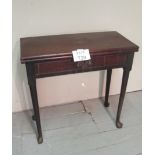 A Georgian mahogany tea table with a cen