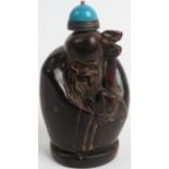 A Chinese carved snuff bottle depicting
