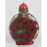 A cameo glass snuff bottle with contrast