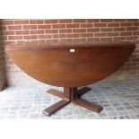 A 20th Century mahogany pedestal drop le