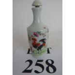 A modern Chinese porcelain snuff bottle