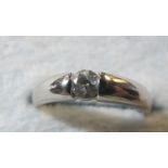 An 18ct white gold diamond solitaire rin