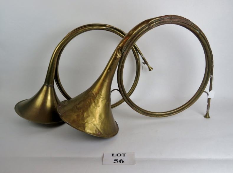 Two natural French horns (parforcehorn),